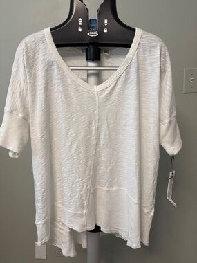 Wilt White Short-Sleeve V-Neck Slub Knit Top